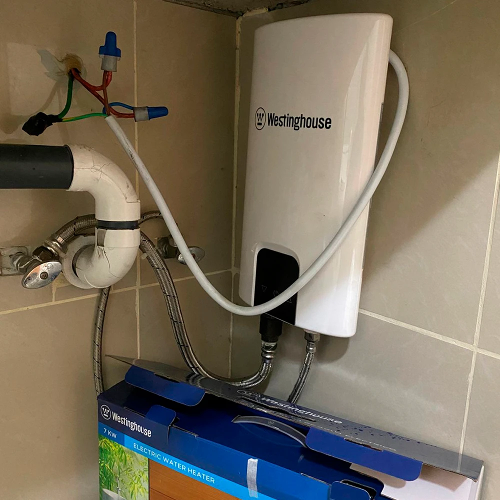 Fotografia de instalacion de calentador por el fontanero