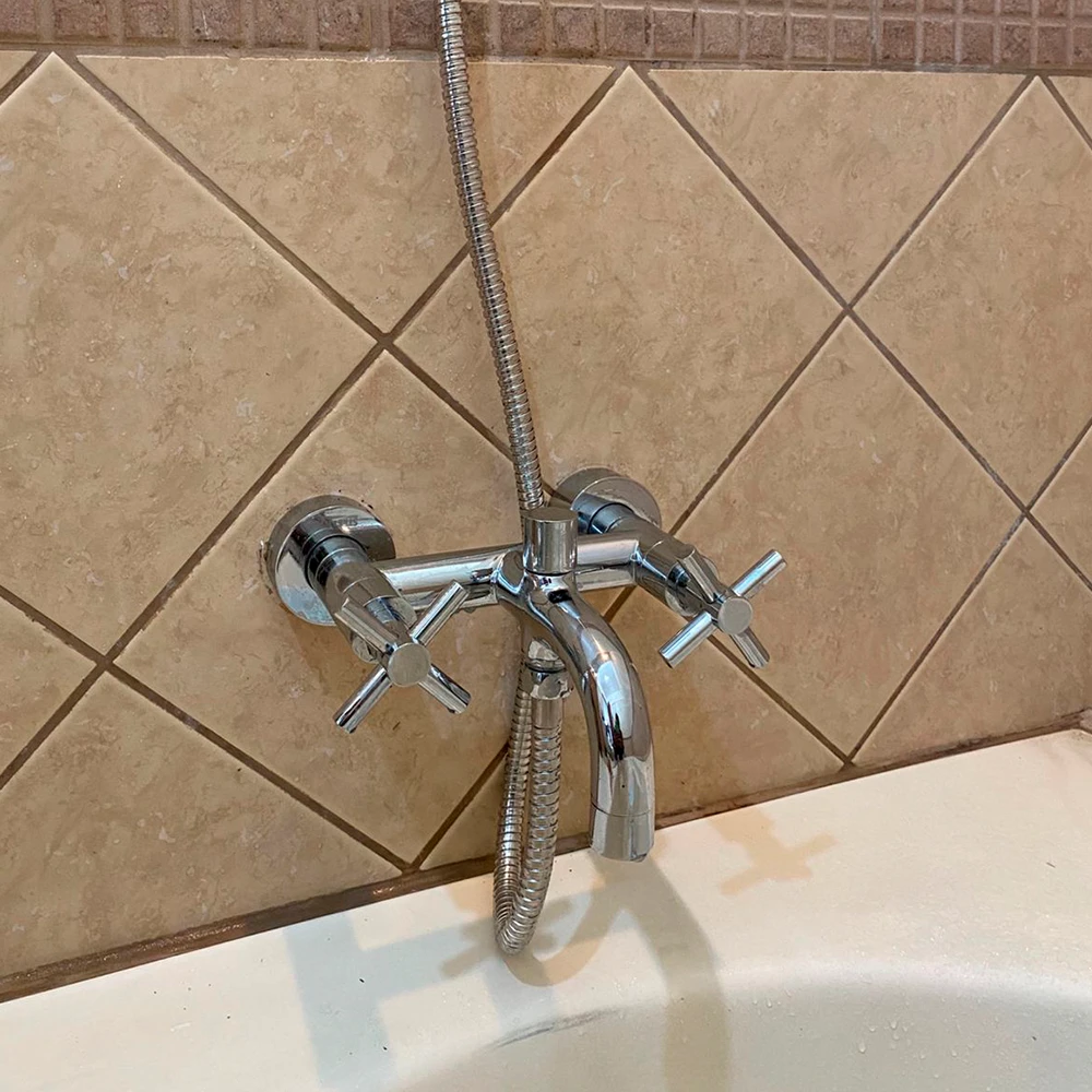 Fotografia de instalación de tuberia para tina de baño